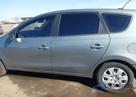 2010 Hyundai Elantra Touring Gls z USA, uszkodzony, nr VIN KMHDB8AE6AU084528